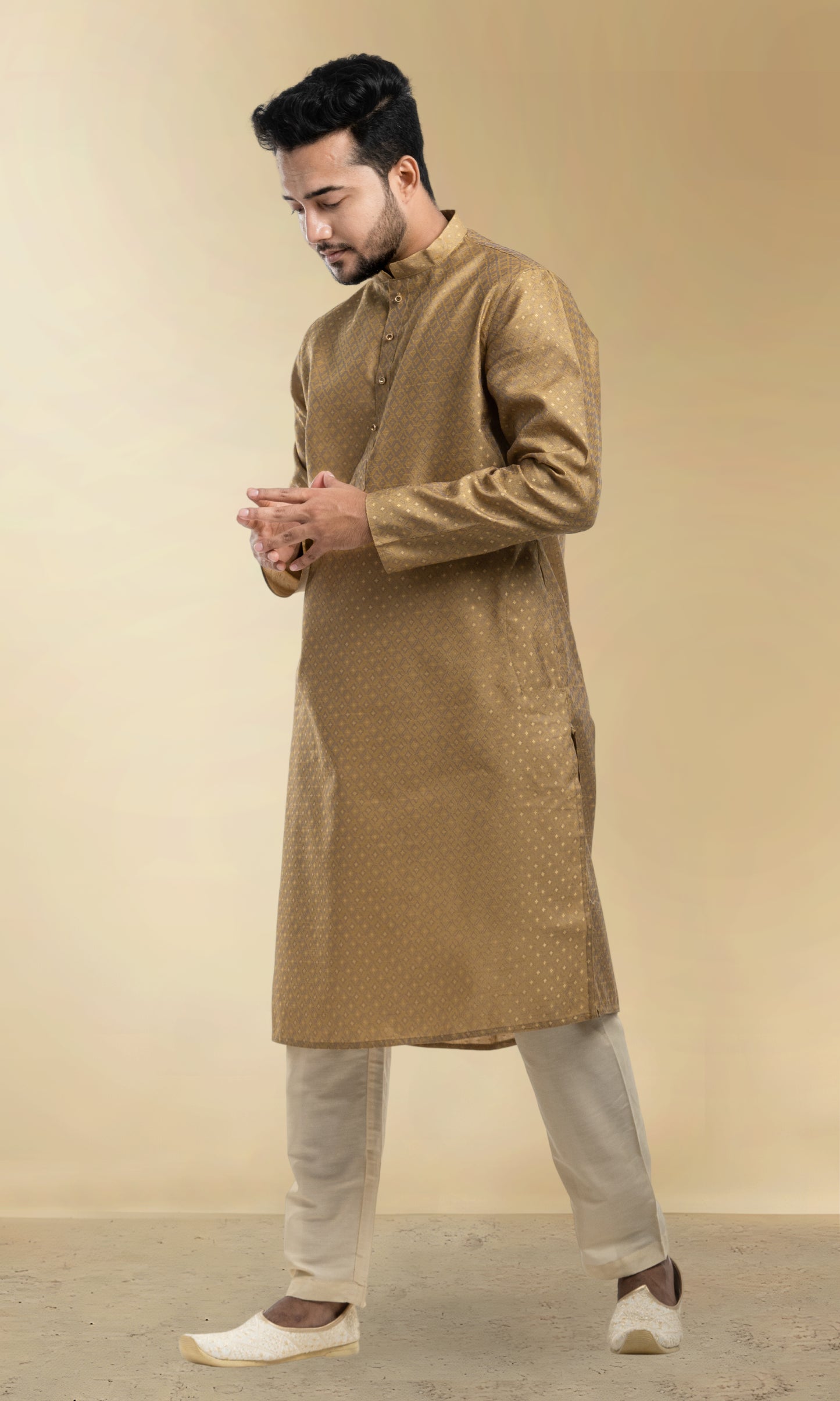 GOLD WEAVED GEOMETRIC PATTERN KURTA