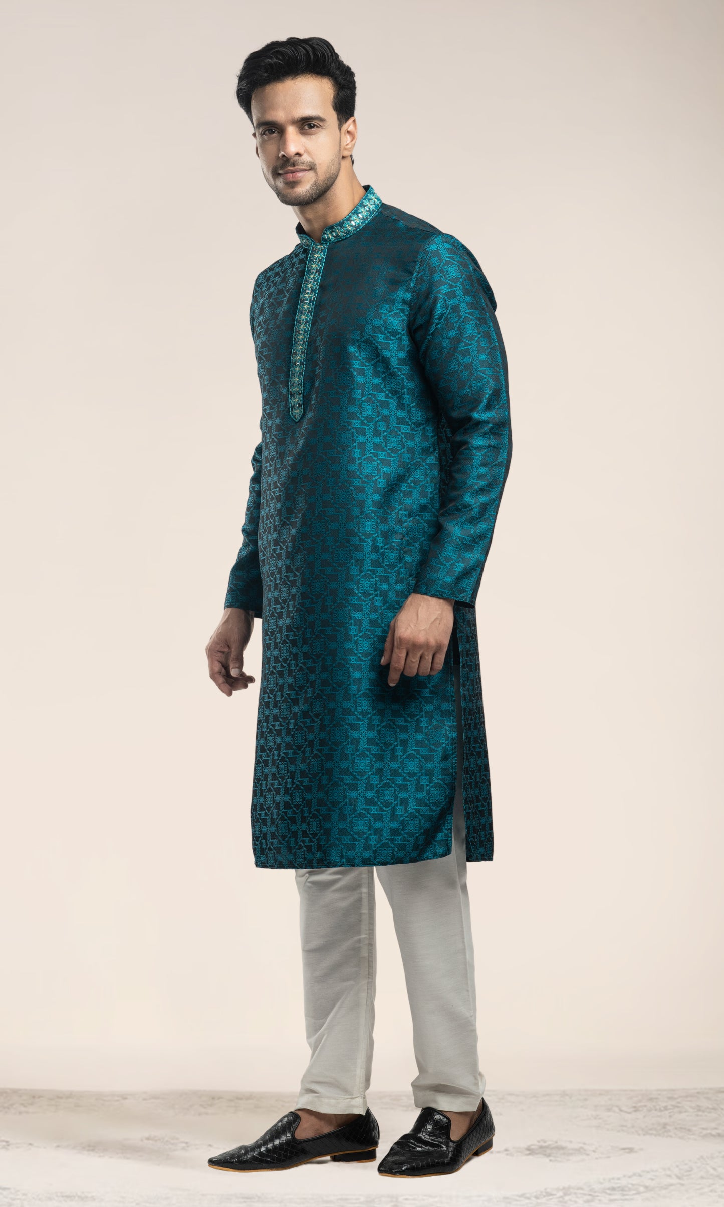 FOREST BLUE MEDALLION WEIVED KURTA WITH MIRRIORED THREADWORK EMBRIODERY