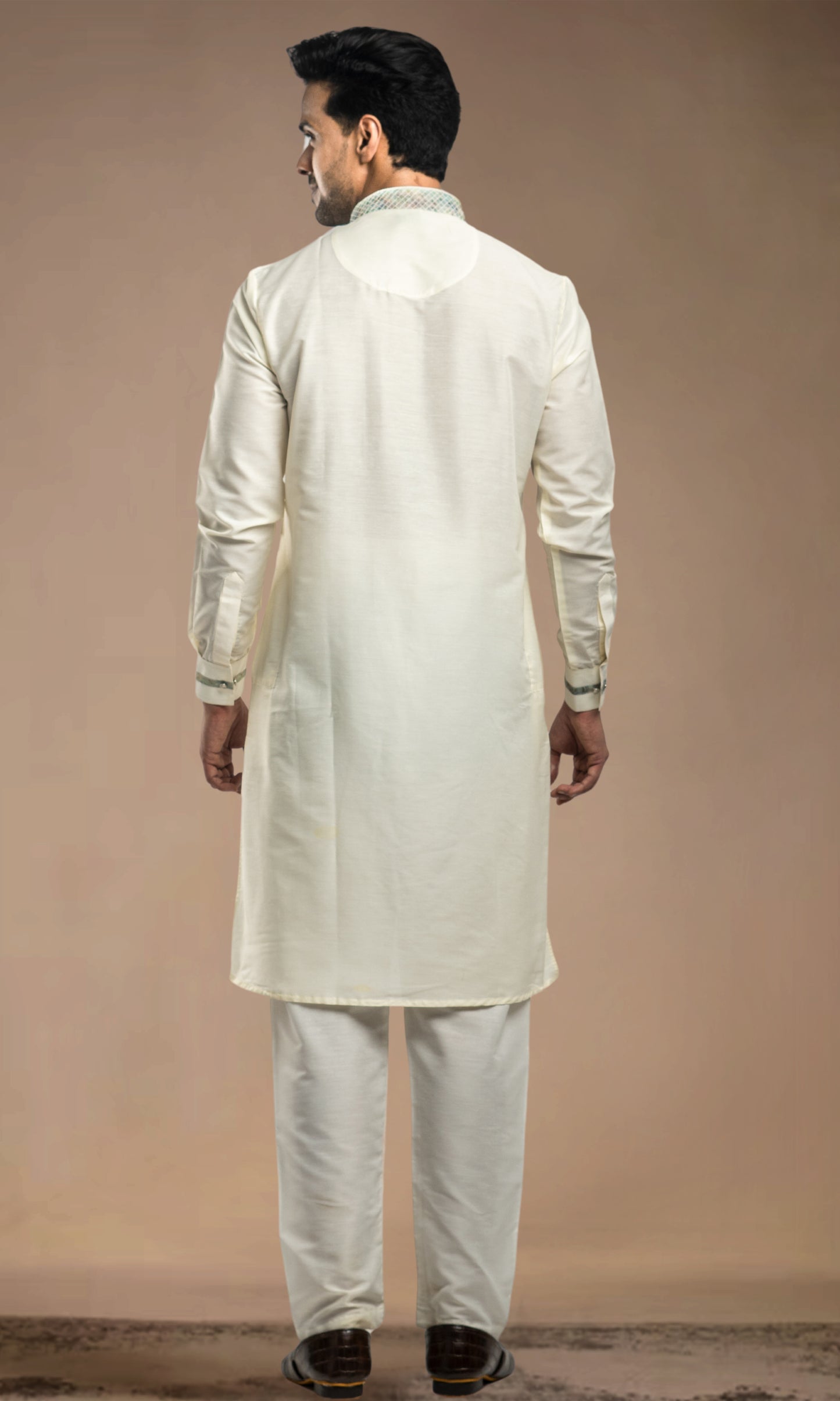 IVORY THREADWORK KURTA WITH POTLI BUTTONS & PRINTED CUFF SLEEVES