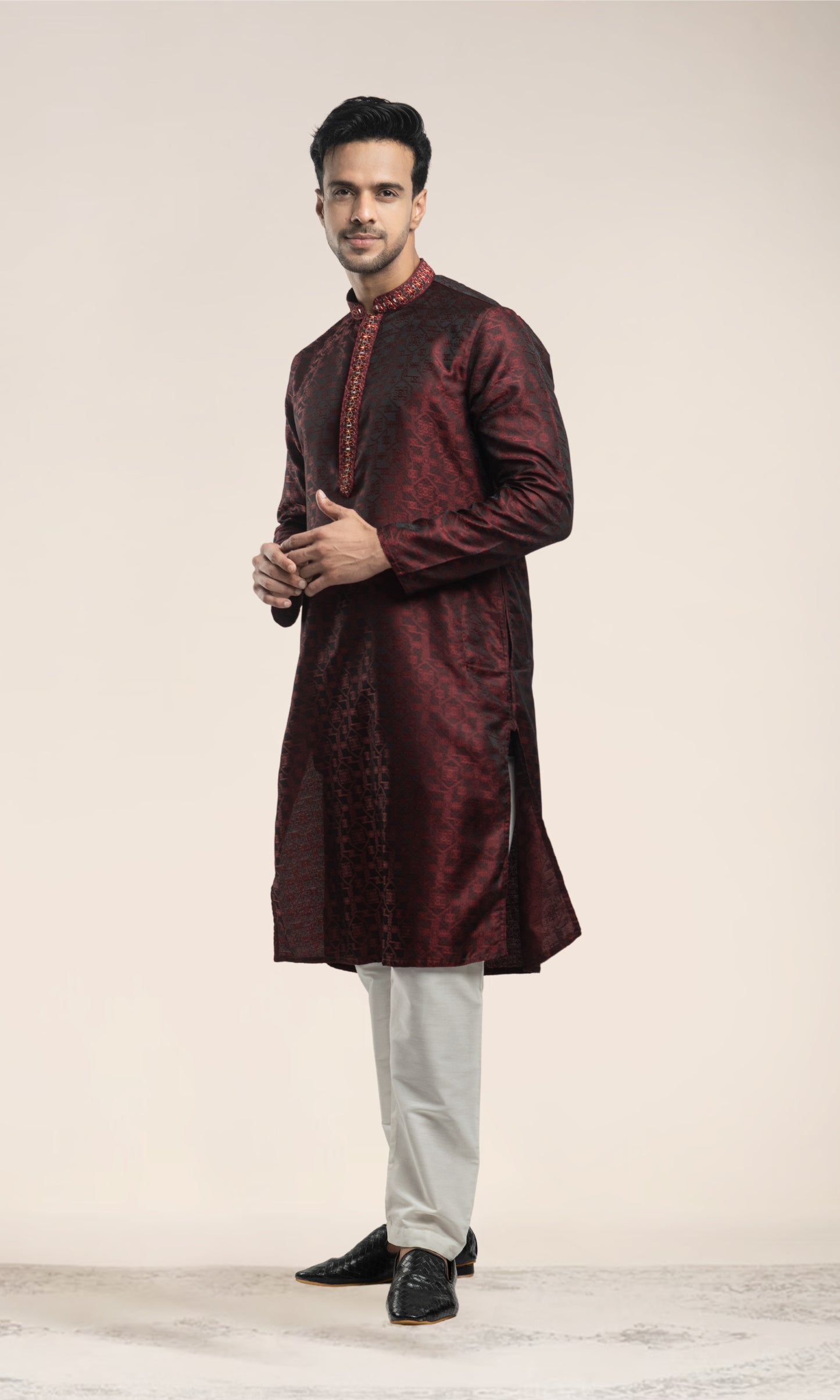 BURNT MAROON MEDALLION WEIVED KURTA WITH MIRRIORED THREADWORK EMBRIODERY