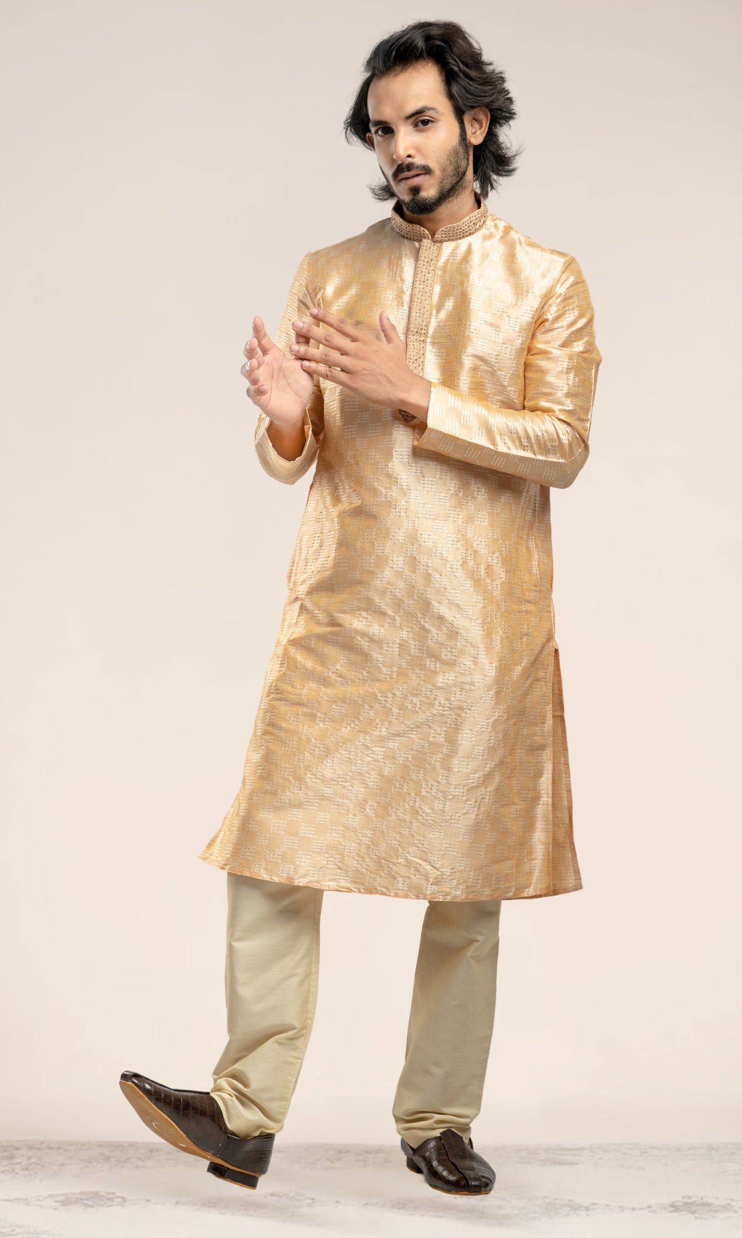 SELF BUTTA MOTIFS WITH EMBROIDERY DETAIL ELGENT KURTA